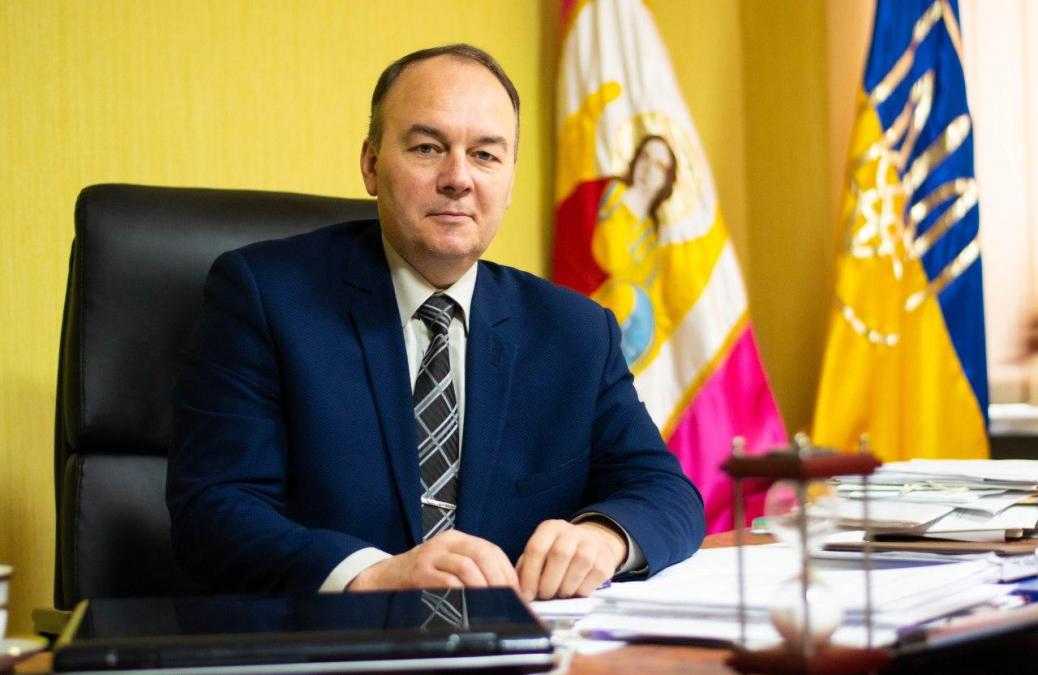 Мер Глобиного Джусь задекларував понад мільйон зарплати і валютну готівку