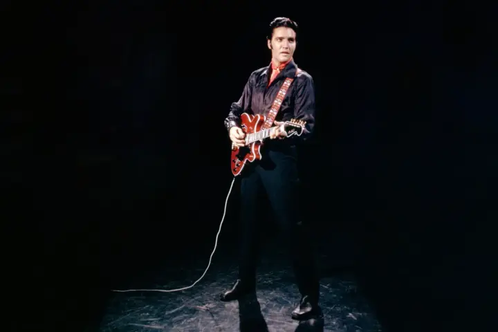 Гітару Елвіса Преслі з легендарного шоу виставили на аукціон за мільйони