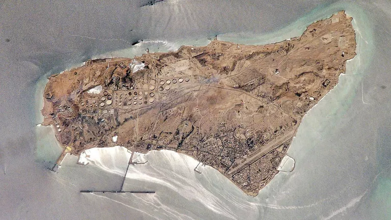 Іран не здатний захищати острів Харк, вважає Хегсет