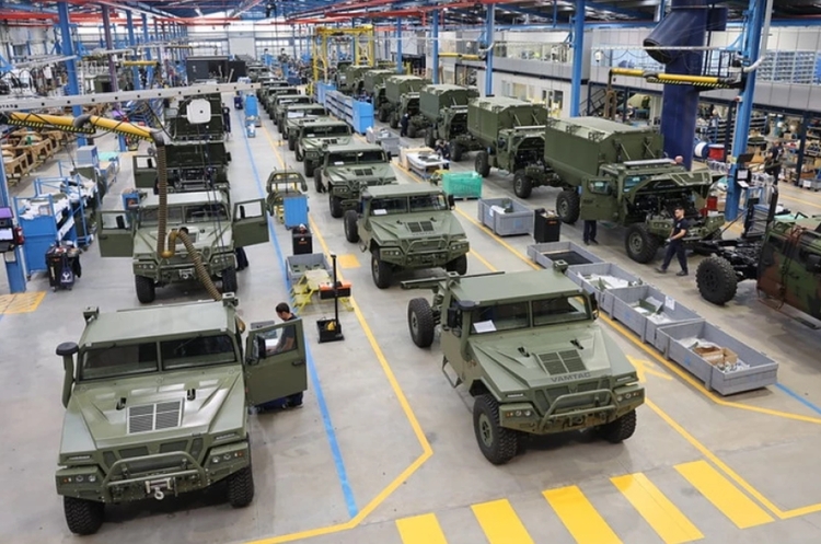 Іспанія передасть Україні бронемашини, боєприпаси та мільярд євро допомоги