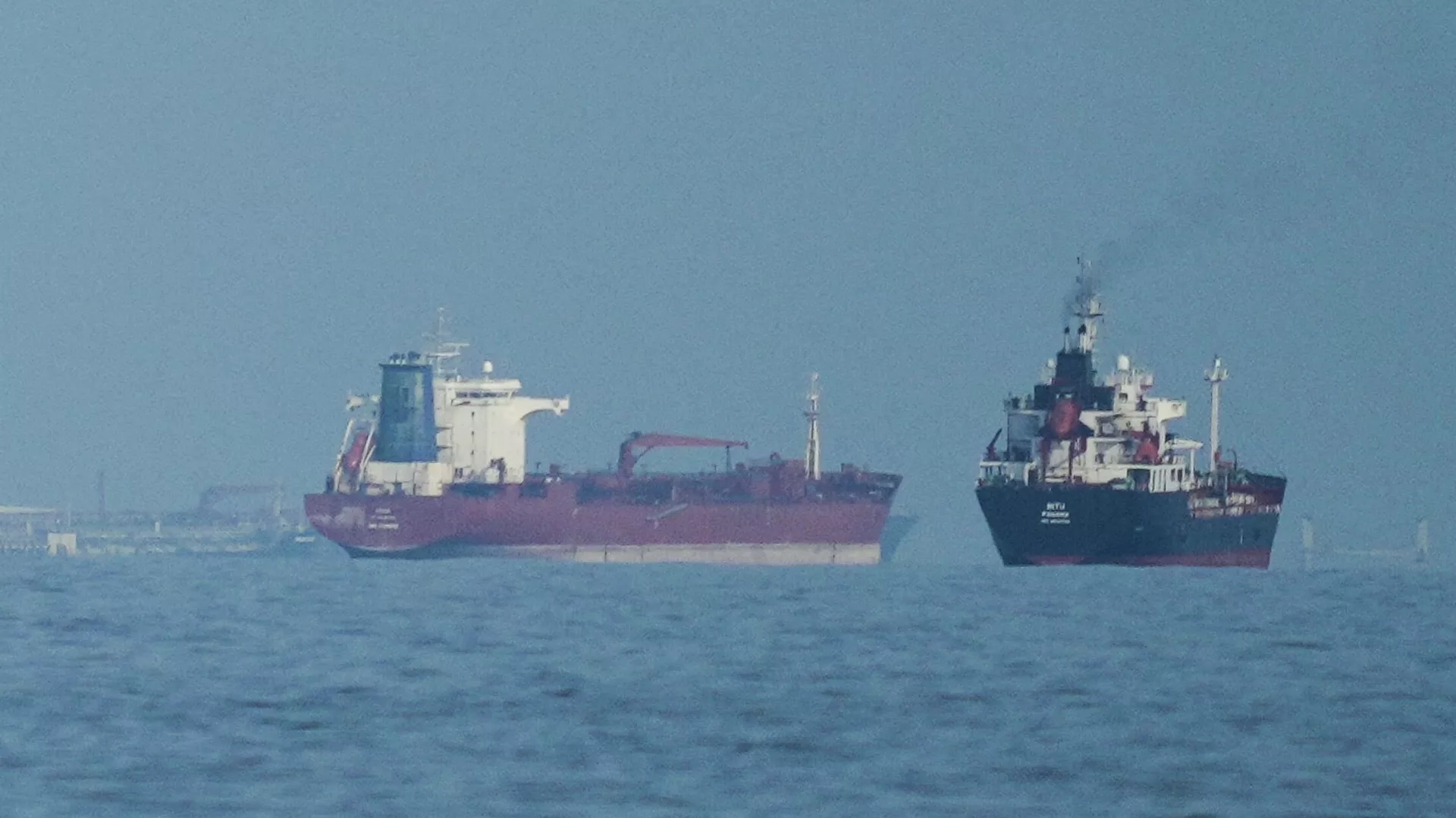 Reuters: три судна пройшли через Ормузьку протоку 20 квітня