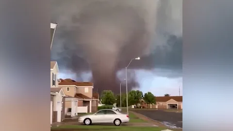 Торнадо пройшов по військовій базі в Оклахомі і зруйнував житлові будинки