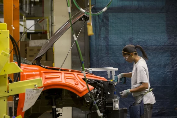 Бізнес вимагає лібералізації: компанії просять уряд спростити правила працевлаштування іноземців