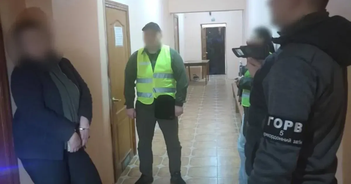 Намагалася втягнути дитину: у Сумах викрили жінку, яка організувала бордель