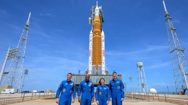 NASA повертає людей до Місяця: пряма трансляція запуску Artemis 2