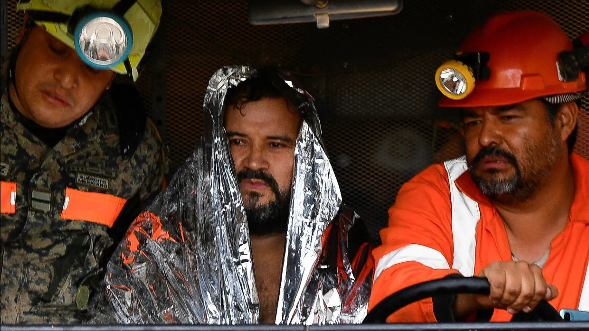 В Мексиці врятували шахтаря, який провів 14 днів у пастці в затопленому тунелі