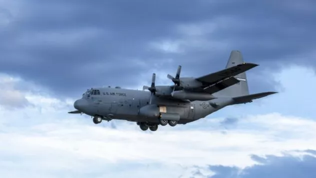 Заліз на C-130 та бив по крилу: в Ірландії арештували чоловіка за пошкодження літака США