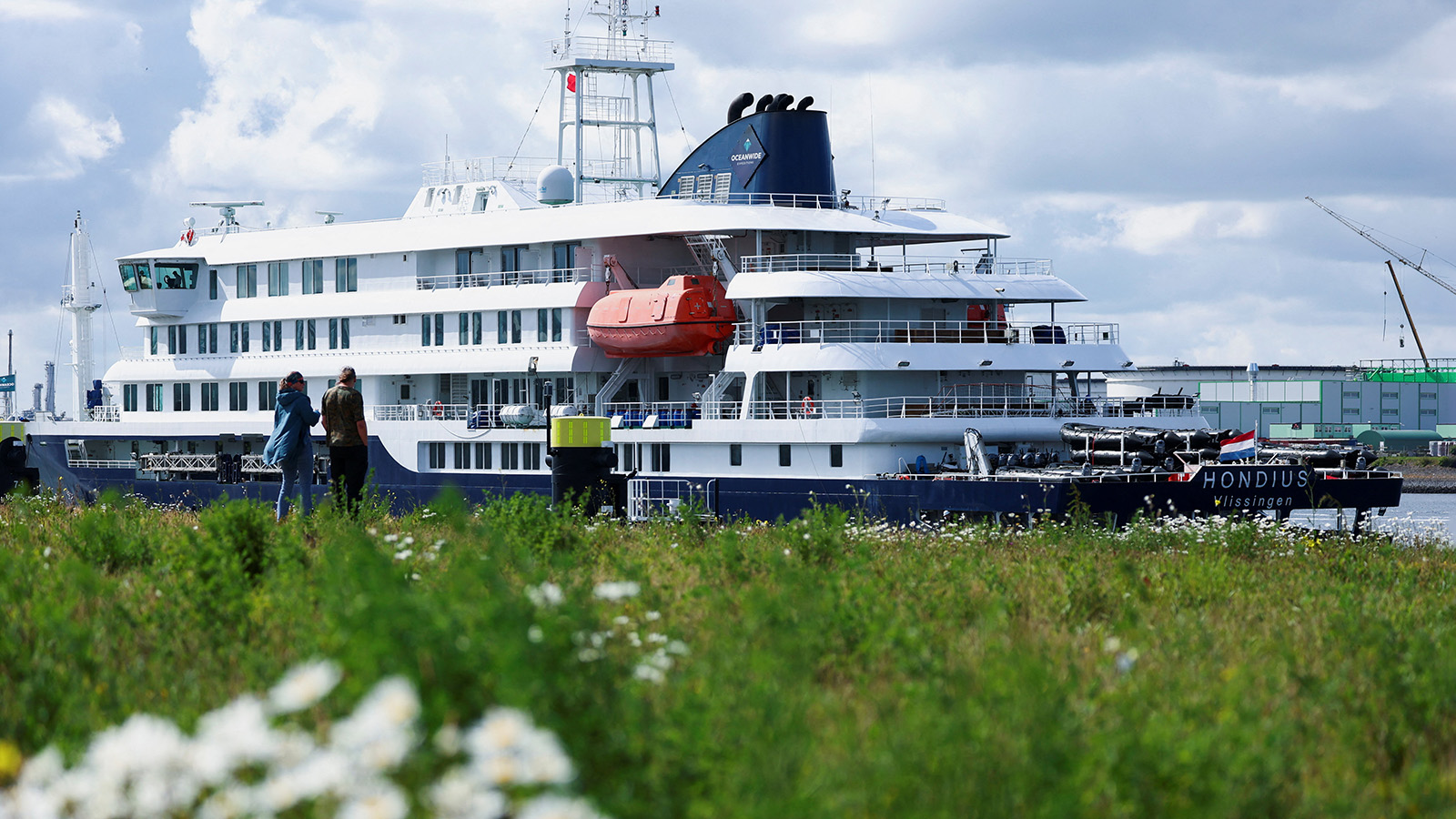 Лайнер Mv Hondius прибув до Нідерландів для евакуації екіпажу після спалаху хантавірусу