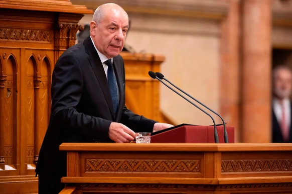Президент Угорщини відмовився достроково піти у відставку на вимогу Мадяра