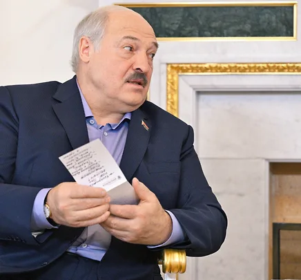 Лукашенко заявив про триваючу підготовку білоруської армії до війни