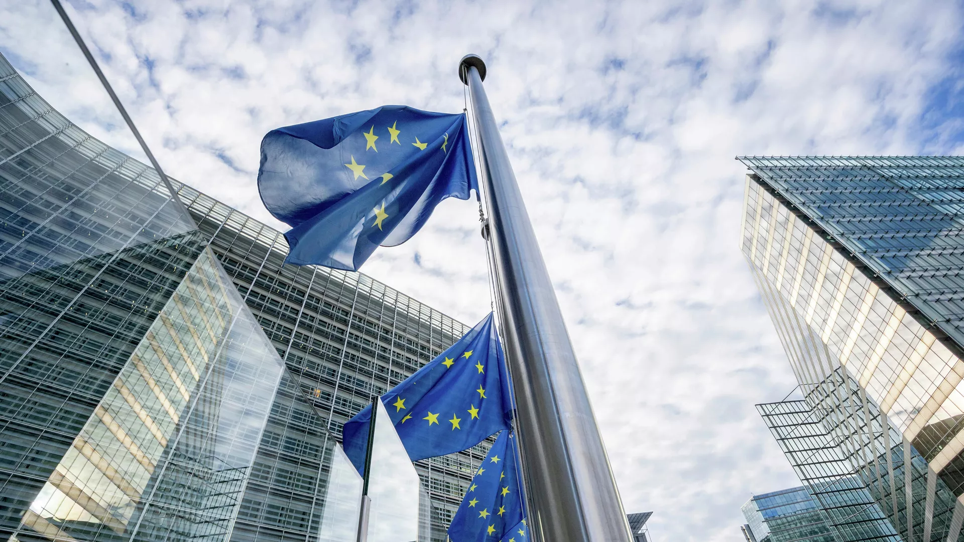 ЄС шукає країни, готові розмістити центри депортації мігрантів, пишуть ЗМІ