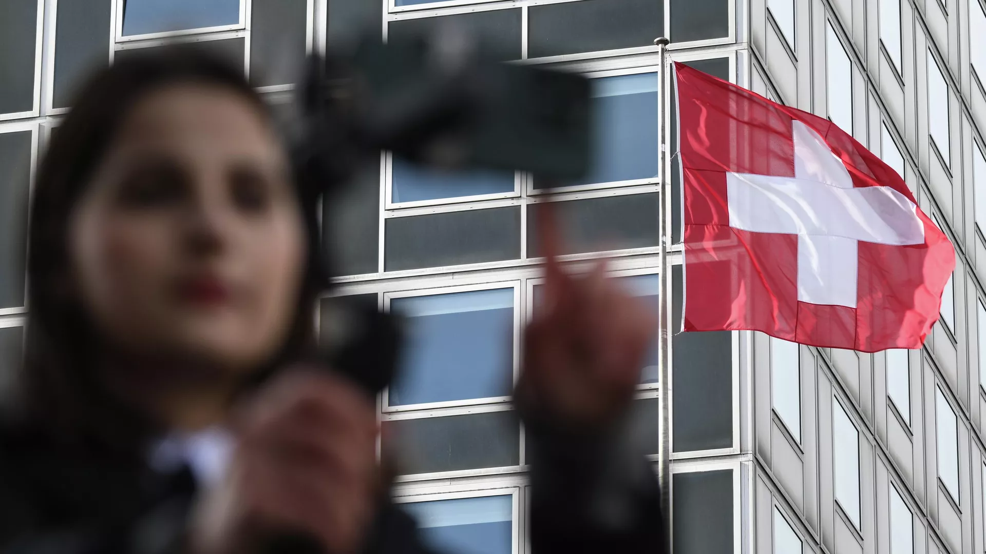 Швейцарія може позбавити українців призовного віку захисного статусу