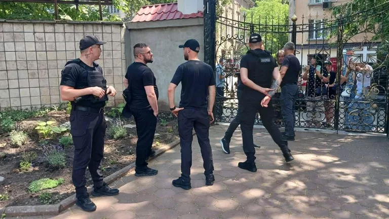 В Одесі невідомі намагаються захопити храм канонічної УПЦ