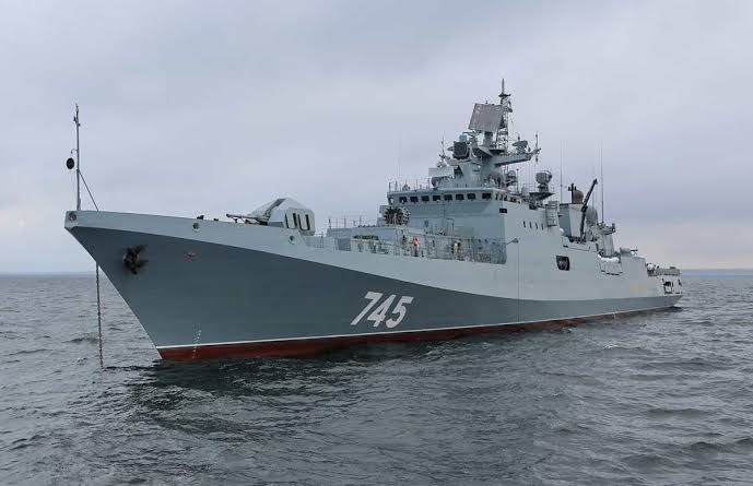 Російський фрегат здійснив попереджувальні постріли по британській яхті в Ла-Манші