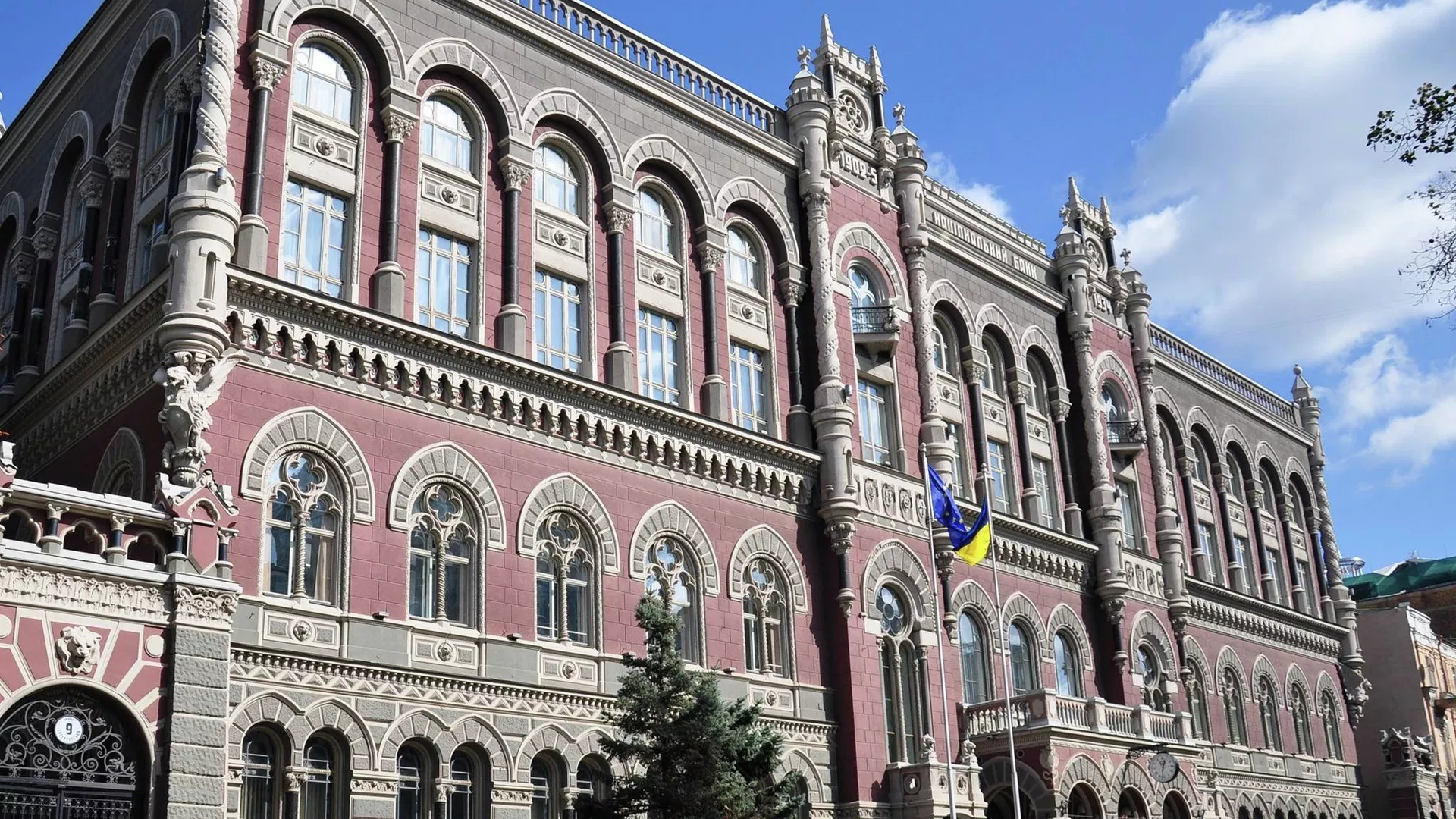 Київ заявив, що в червні виплатив за боргами понад 400 мільйонів доларів