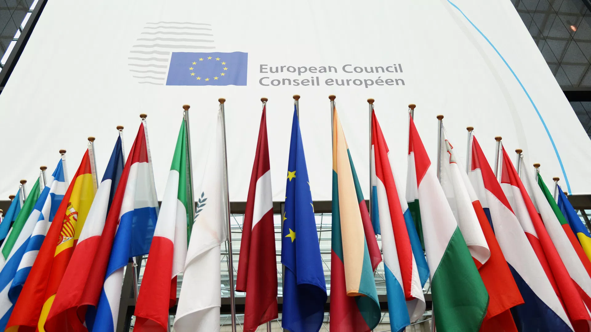 Опитування показало, скільки поляків виступають проти вступу України до ЄС