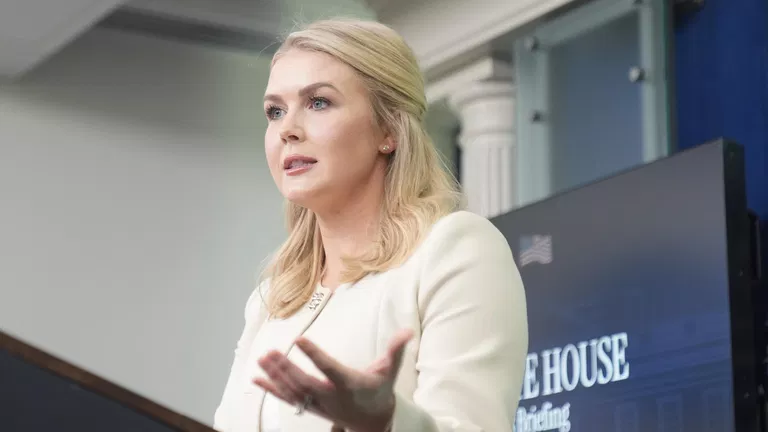 Каролін Левітт: США можуть завдати удару по Ірану в будь-який час і в будь-якому місці