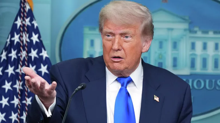 Трамп зажадав прискорити будівництво підводних човнів для ВМС США