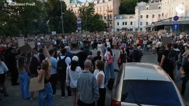 У Києві тривають протести проти відставки міністра оборони Федорова