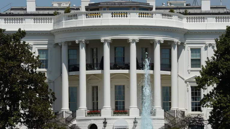 Глави Пентагону і ЦРУ покинули Білий дім після наради з Трампом