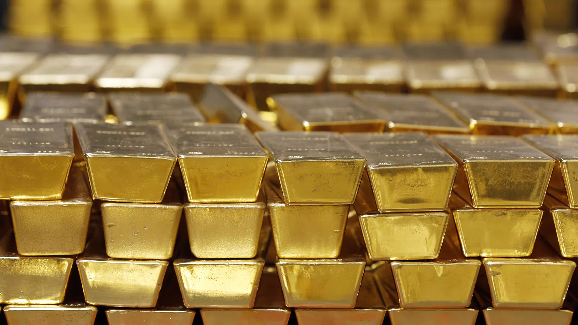 Вартість золота перевищила 4400 доларів вперше з 17 червня