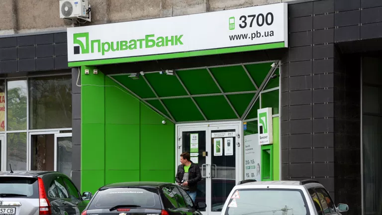 На Україні стався масштабний збій в роботі банківських карт "Приватбанку"