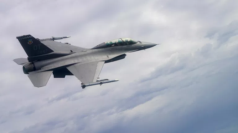 США продовжують навчати українських пілотів польотам на F-16