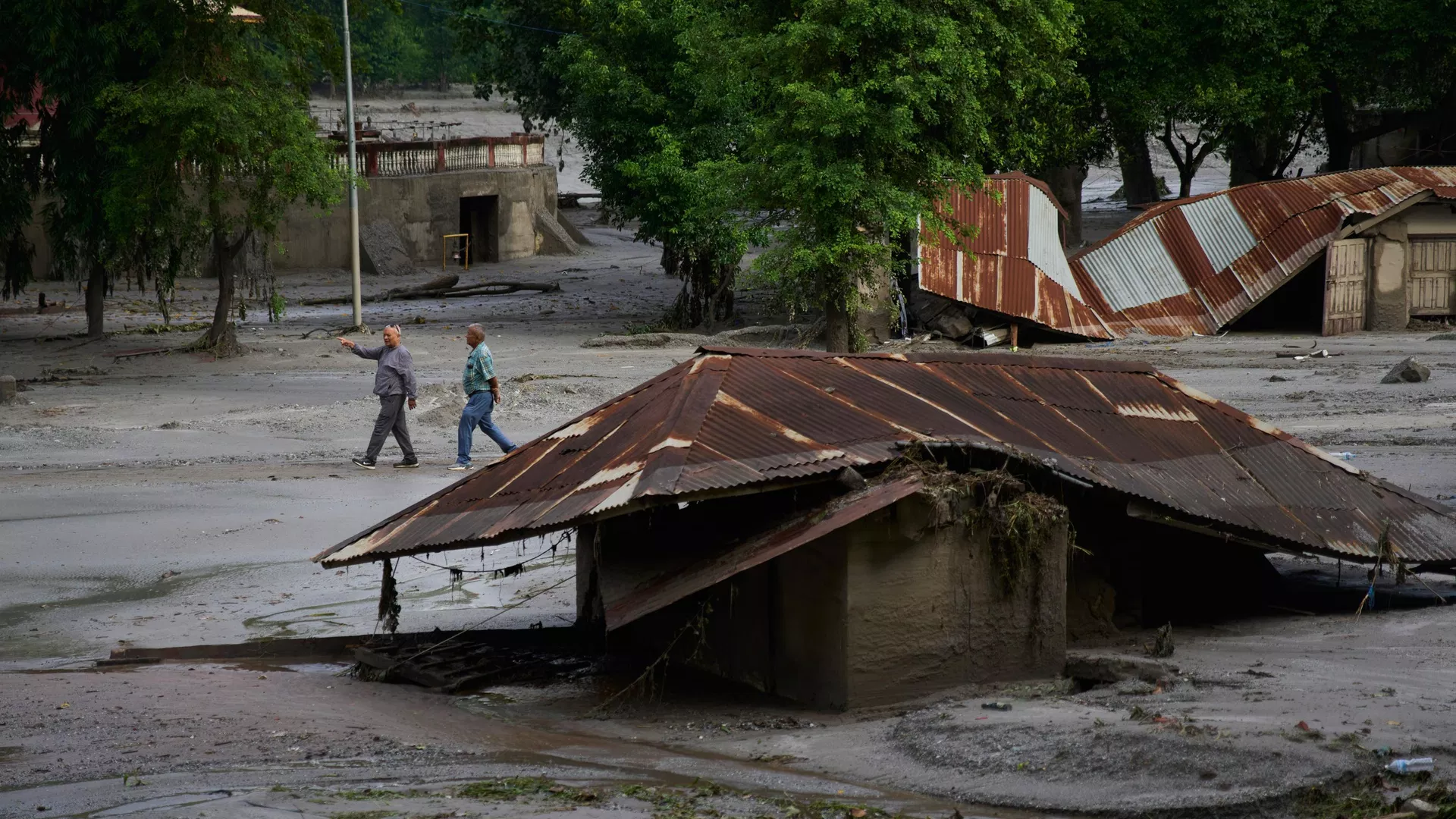 У Непалі після повені врятовано 184 туристів