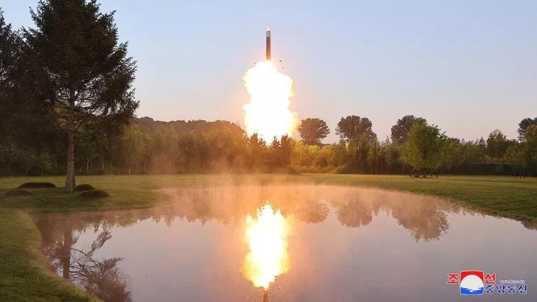 КНДР запустила непізнаний снаряд у бік Японського моря