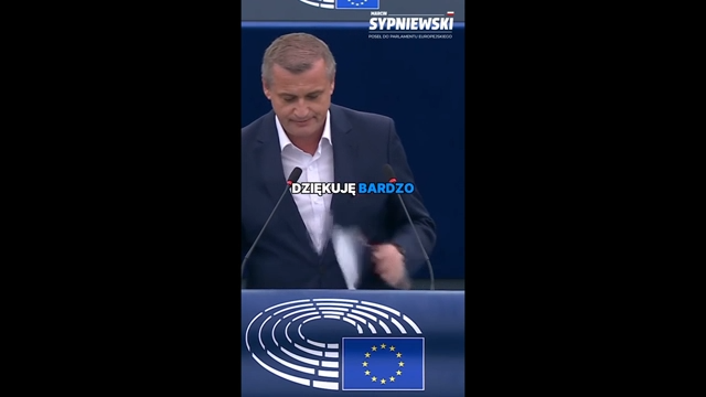 Польський євродепутат порвав портрети Бандери і Шухевича